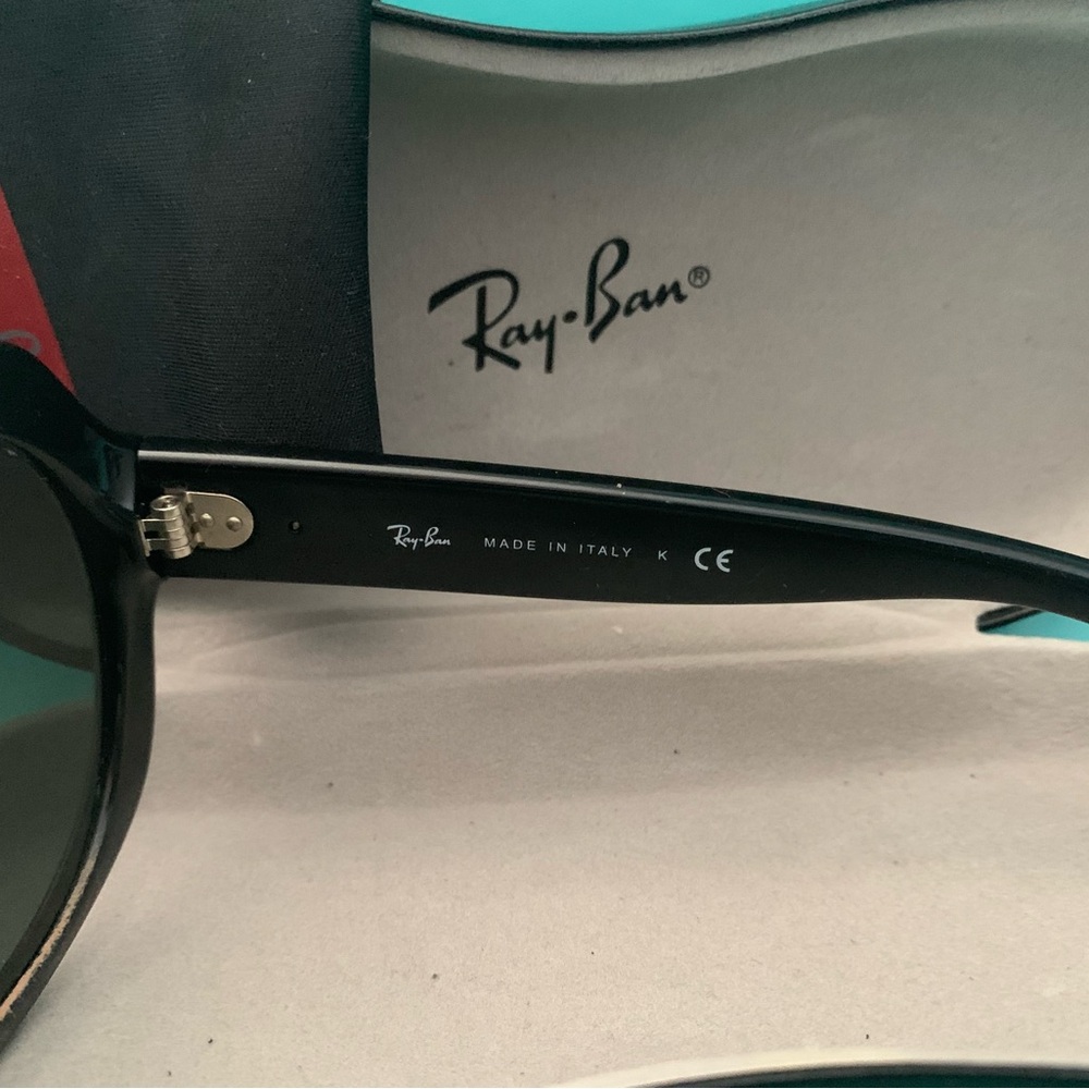 Ray-Ban Sunglasses - Picture 4 of 4